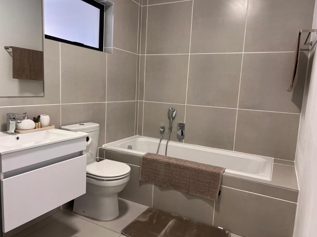 Ultra Modern - Inverter,pool,gym,office Apartment *