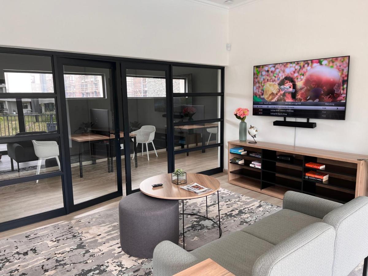 Apartment Ultra Modern - Inverter,pool,gym,office